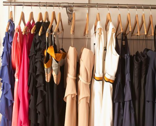 女性企业家高档小区开服装店，为客户量身定制服装