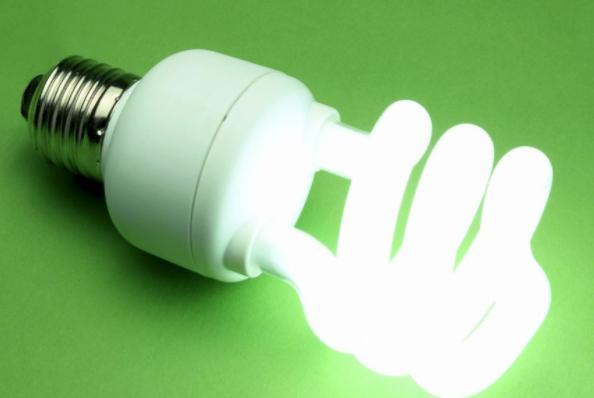 不甘于平凡，他靠借钱入行做电器生意，年销售额竟突破亿元？