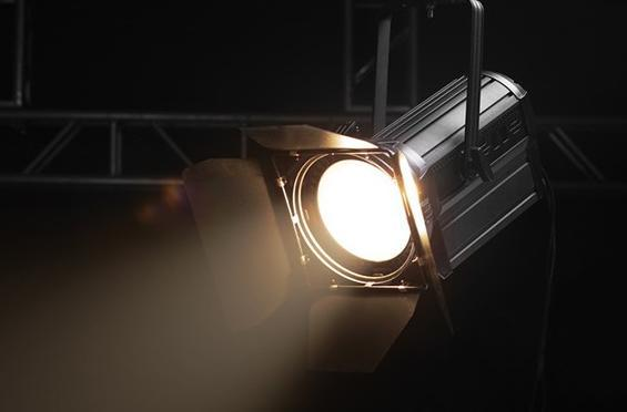 不甘于平凡，他靠借钱入行做电器生意，年销售额竟突破亿元？