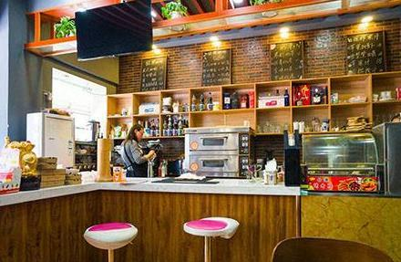 小伙创业做奶茶，兢兢业业把奶茶店已经扩张到了10家分店