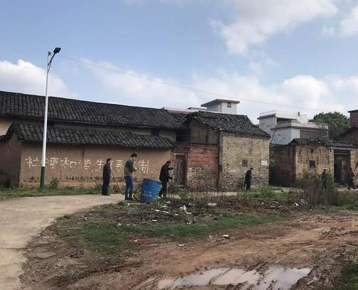 油山镇成为精准扶贫示范基地，养蜜蜂使贫困户脱贫致富