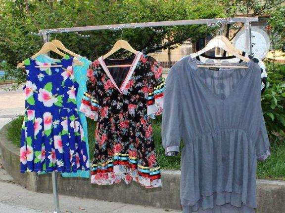 年轻夫妻自主创业，摆摊9年不仅摆出了车子房子，也遇到了爱情