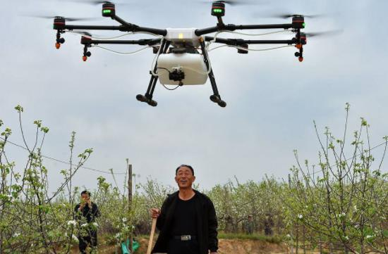 为实现梦想，小伙开发无人机系统，完成农业植保土地3000亩