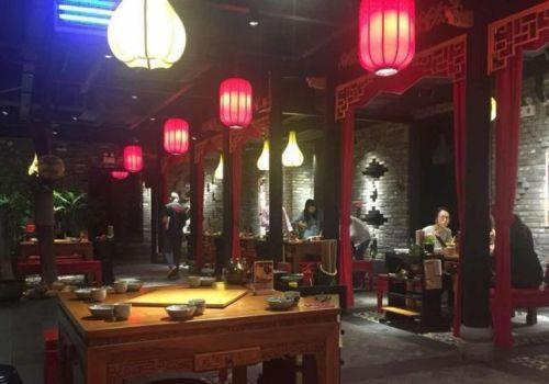 中国电视走不出清宫，成都餐饮走不出传统？