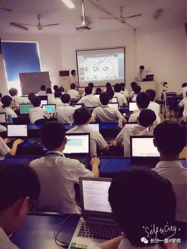 长沙校风示范IT学校！孩子进去就是福气，想不优秀都难