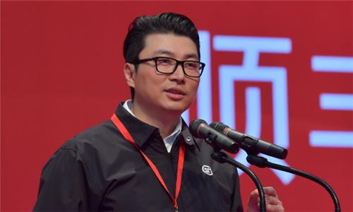 他借钱创业成“暴发户”，身价上千亿！却不爱见人！经历了什么？