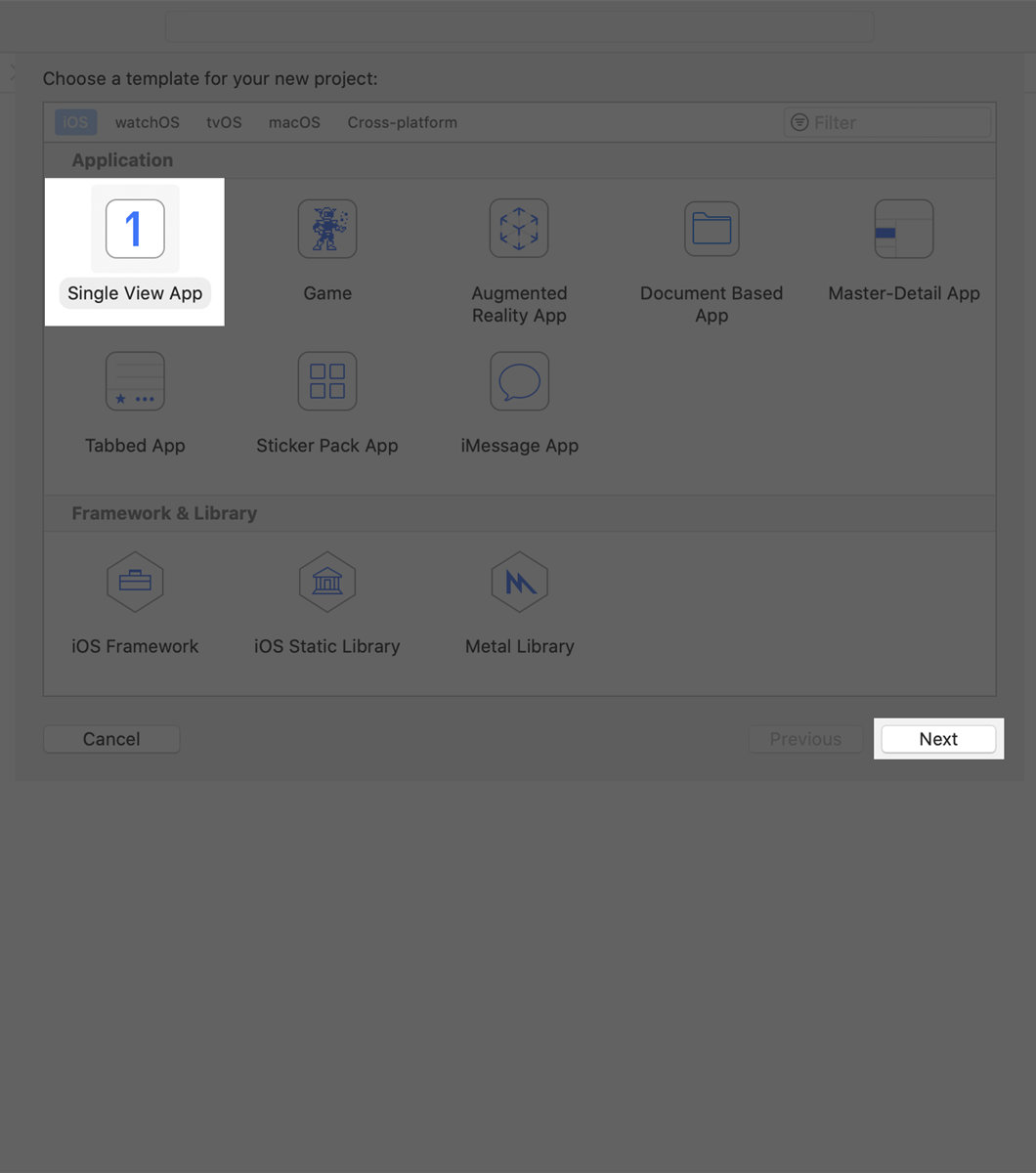 Xcode中的模板選擇表的截圖。在最上面一行中，iOS被選為平臺。在應用部分，選擇了單視圖App作為模板；在工作表右下角的下一步按鈕上方有一個高亮顯示。