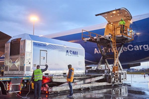 ASML公司Q3季度营收27.9亿欧元ASML公司Q3季度营收27.9亿欧元
