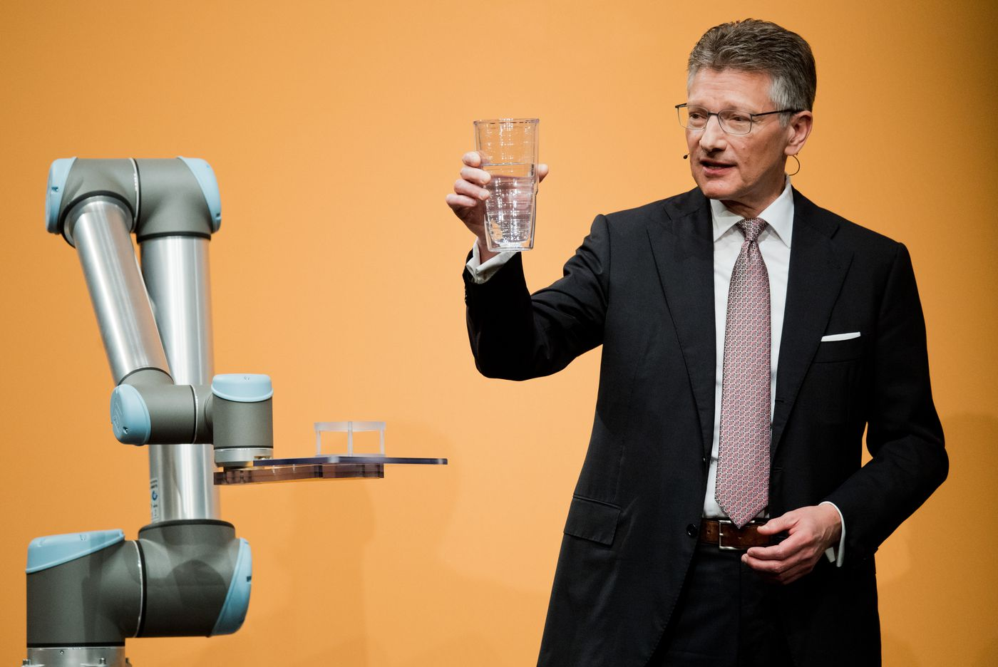 人工智能摄像头还有助于使设计为与人类并肩工作的机器人安全