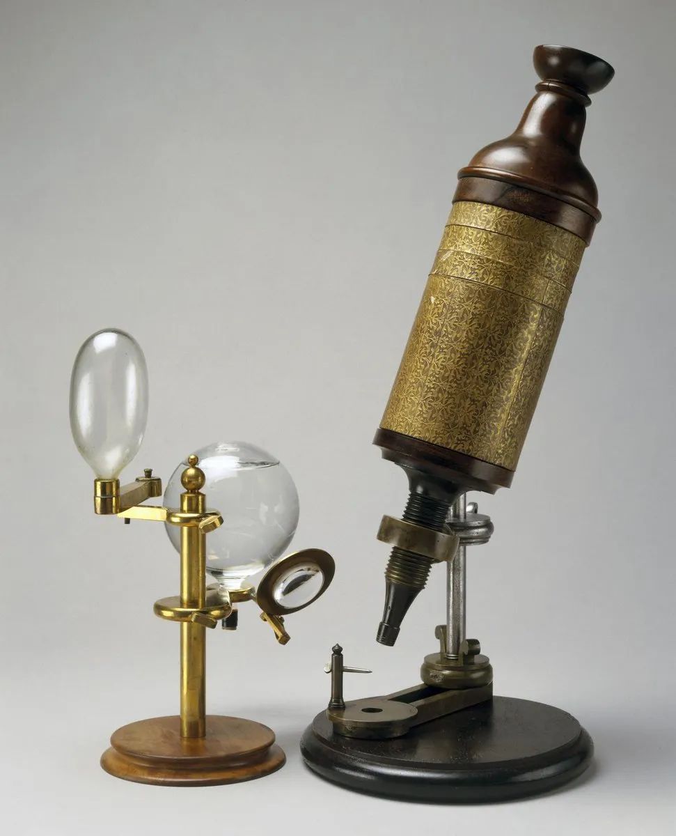 平衡摆轮,格雷高利望远镜轮形气压计,抽气机,复式显微镜,风速计,里程