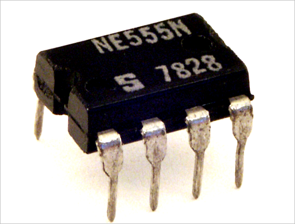 555芯片具有多种功能,可以用做定时器,振荡器以及脉冲产生电路,在电子