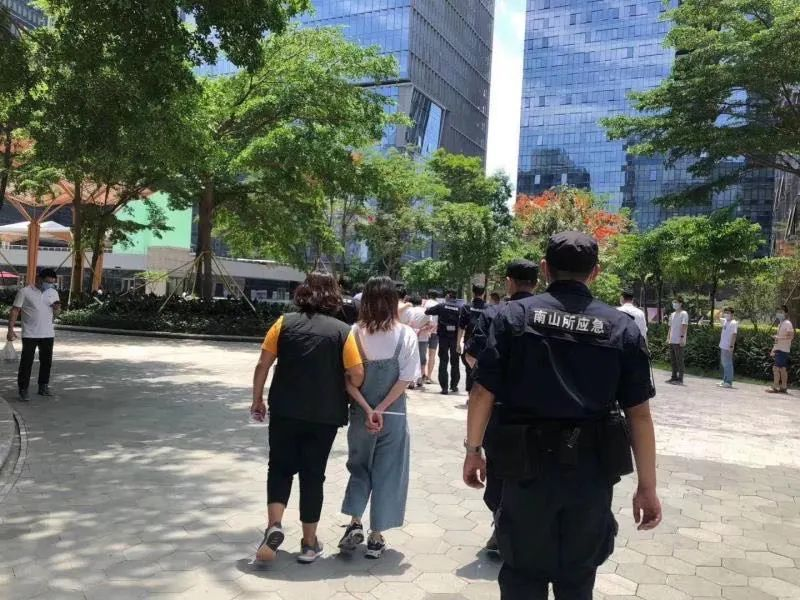 写着写着代码就被带上了警车面试码农小胖哥-