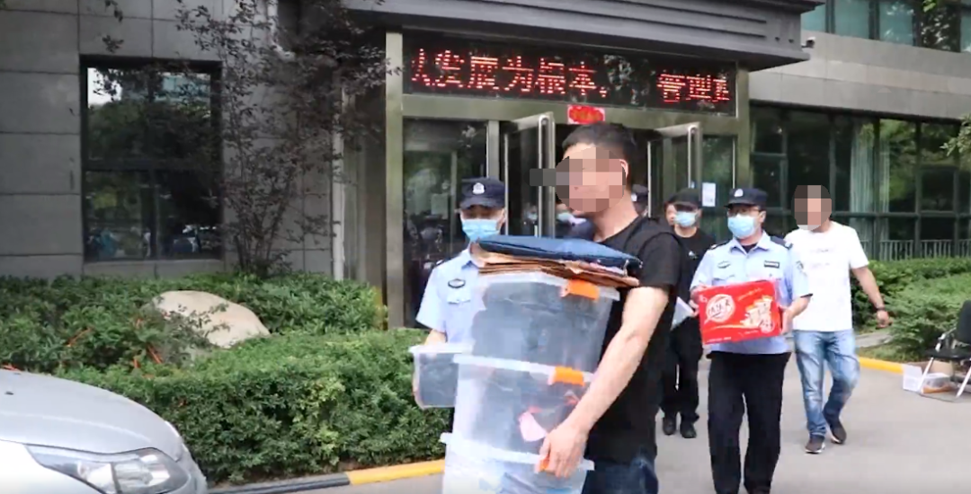写着写着代码就被带上了警车面试码农小胖哥-
